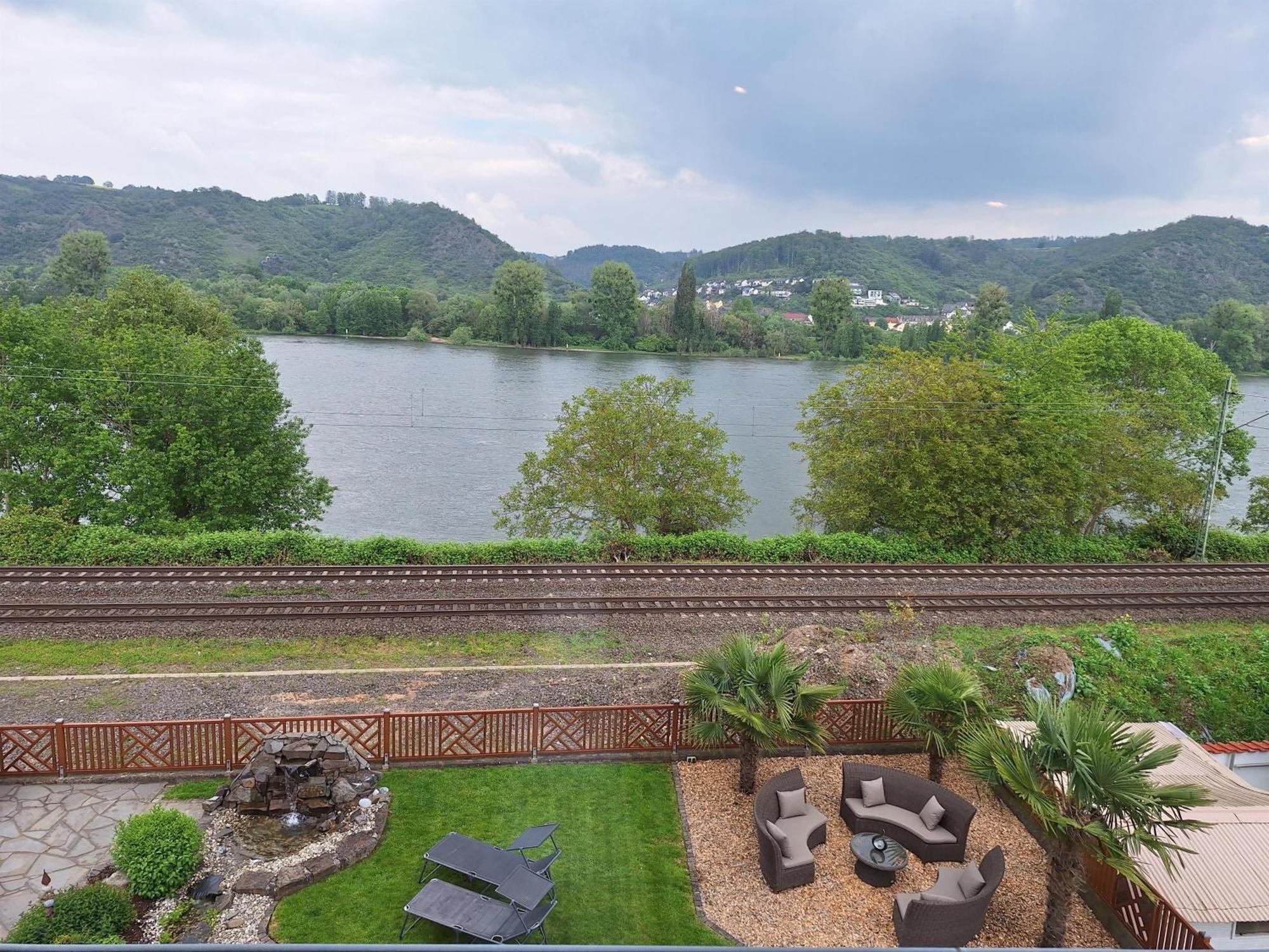 Ferienwohnung Rhens Am Rhein Esterno foto